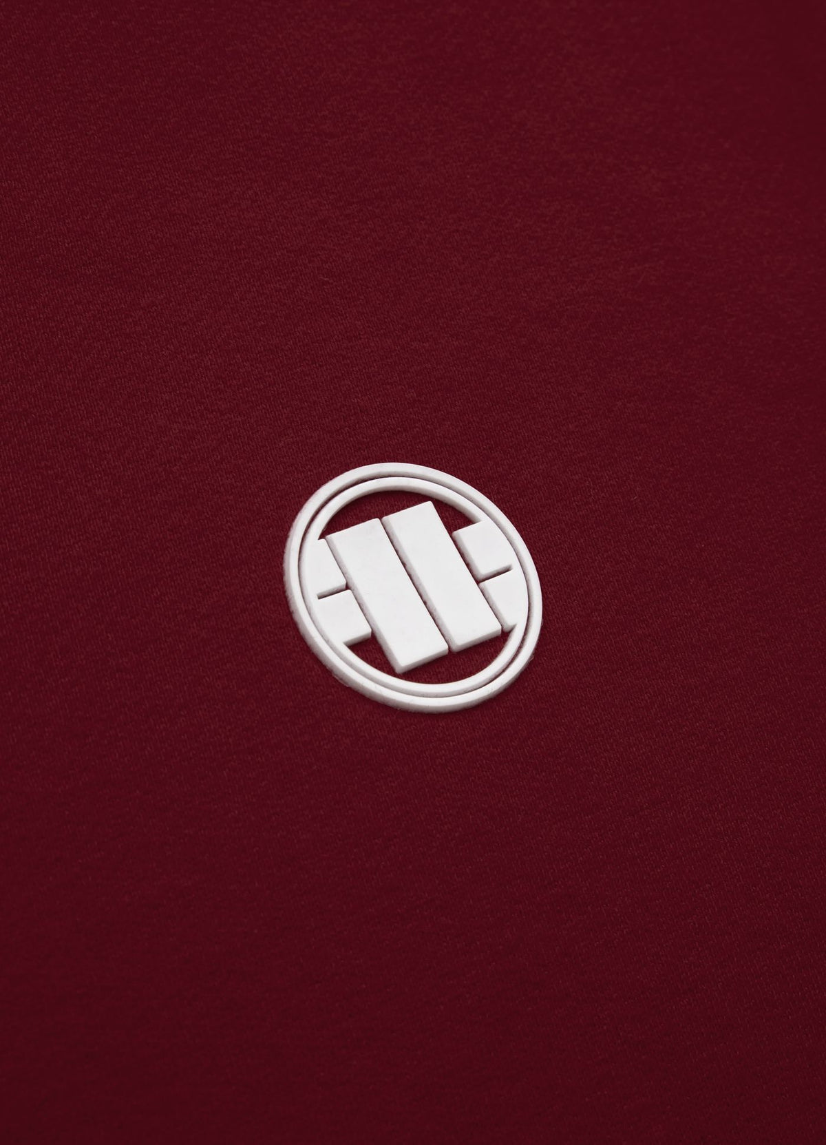 Kapuzenjacke mit Reißverschluss und kleinem Logo