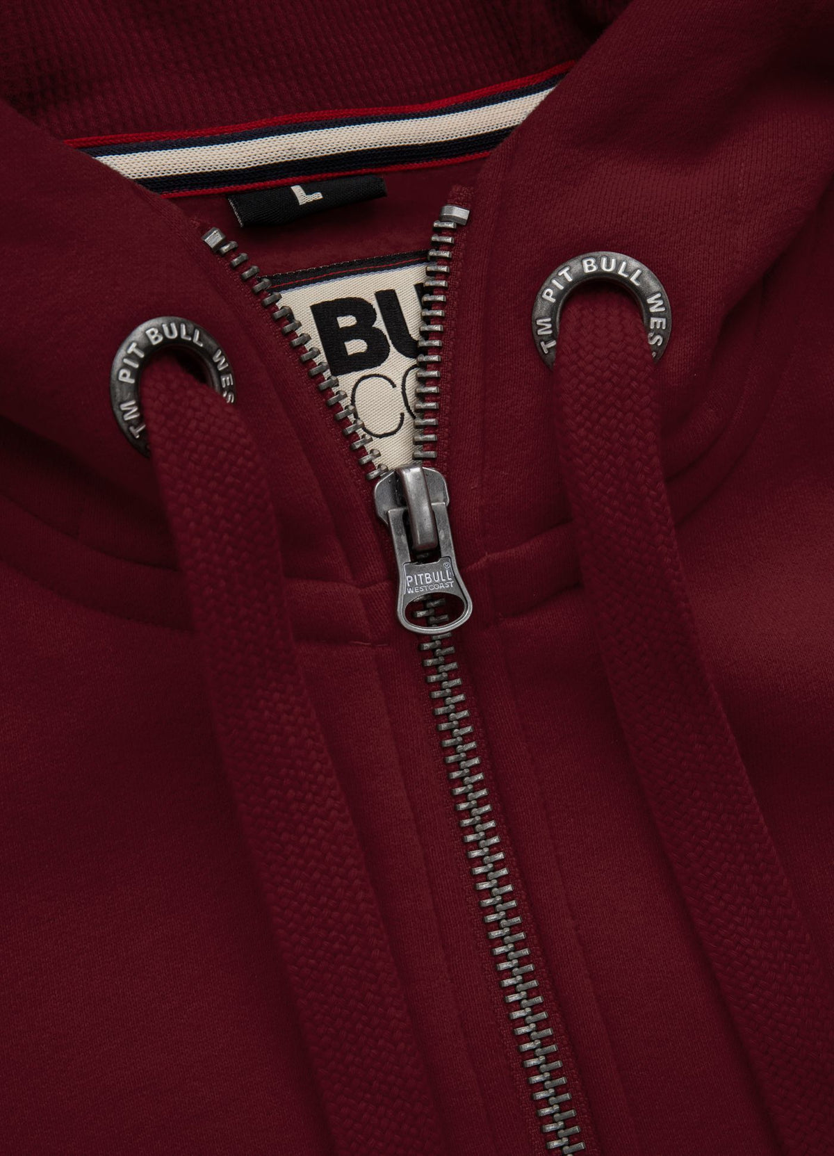 Kapuzenjacke mit Reißverschluss und kleinem Logo