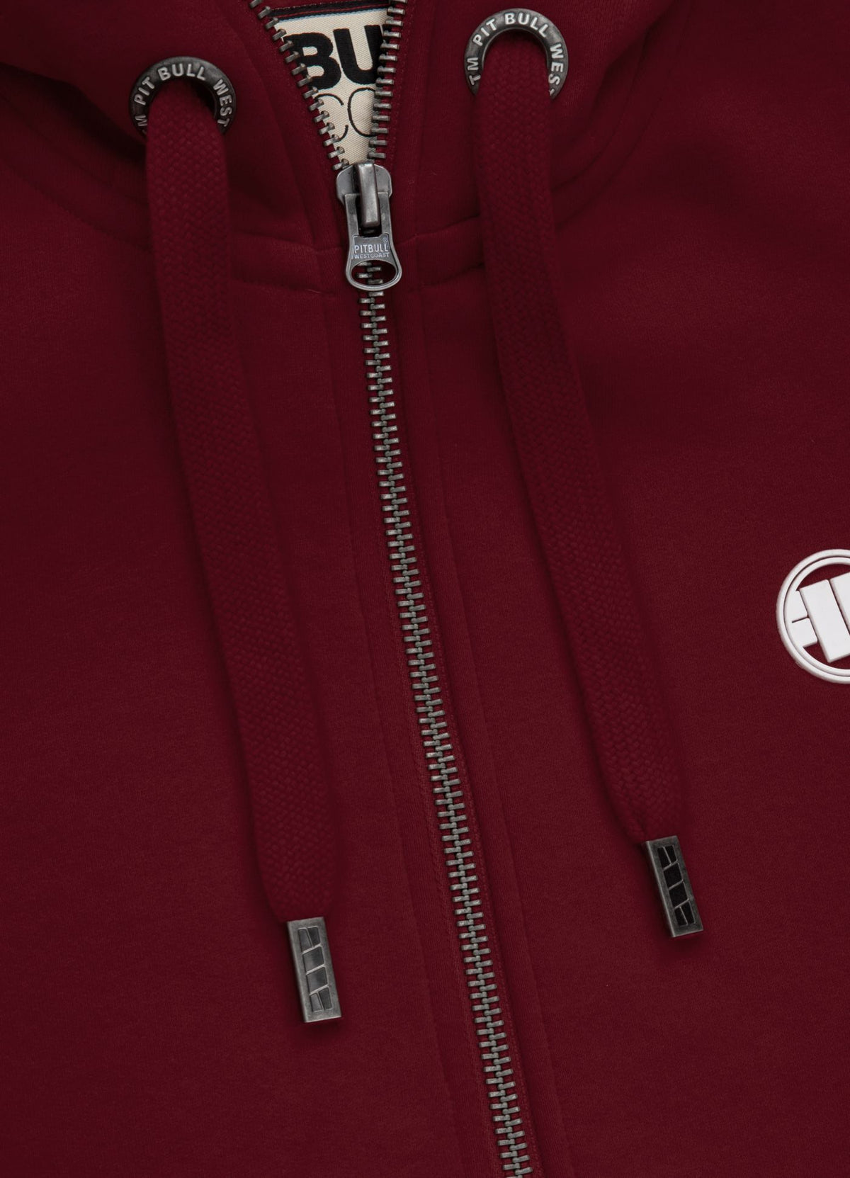 Kapuzenjacke mit Reißverschluss und kleinem Logo