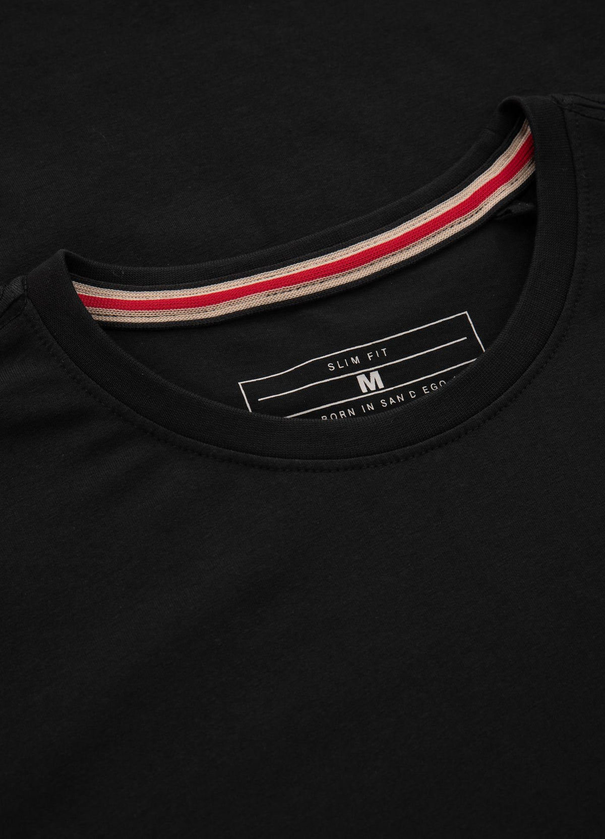 T-Shirt Slim Fit Kleines Logo