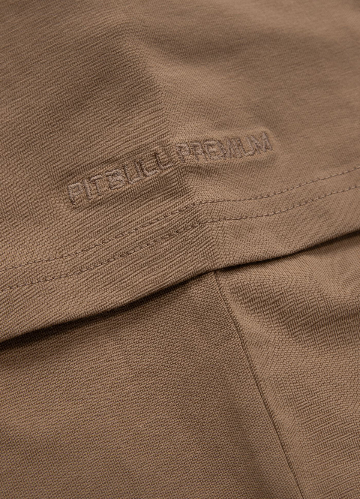 T-Shirt Slim Fit Kleines Logo