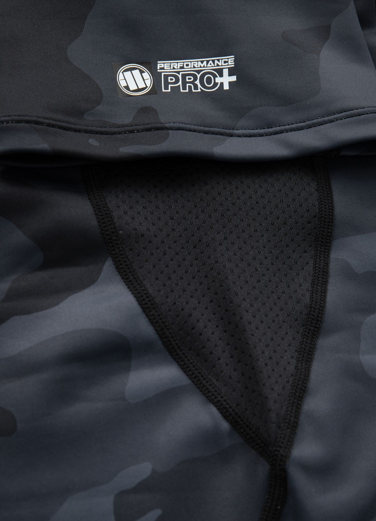Rashguard Performance Pro plus All Black Camo Small Logo - Pitbull.eu