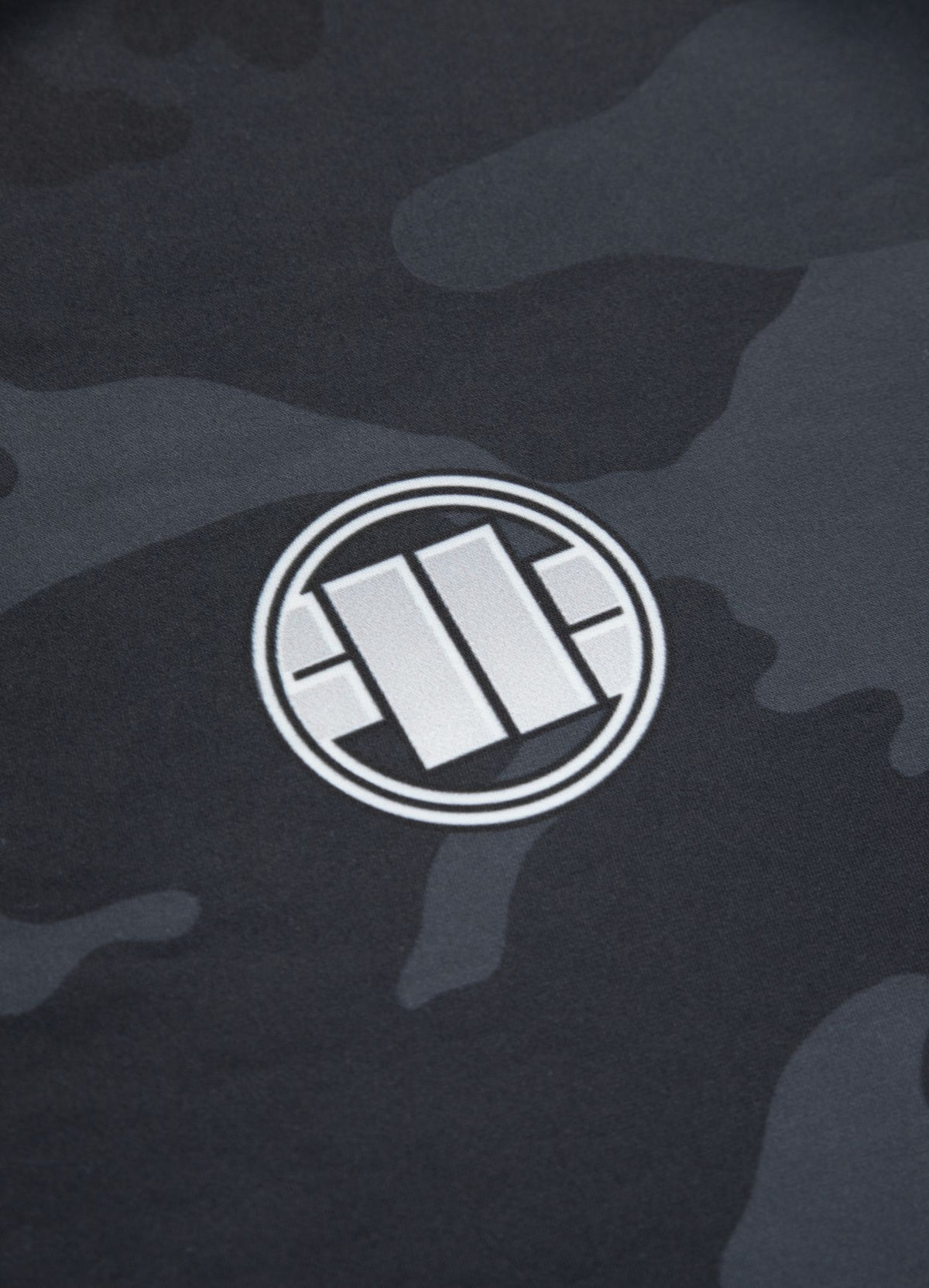 Rashguard Performance Pro plus All Black Camo Small Logo - Pitbull.eu