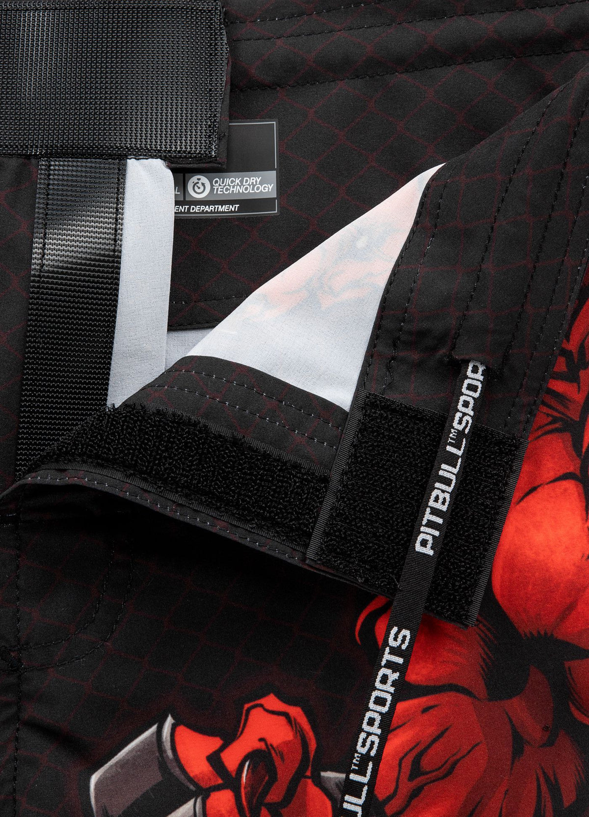 Weitere Trainingseinheiten: Jet Mesh Performance Pro und Fight Club